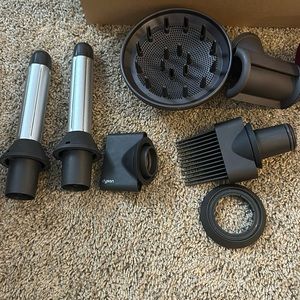 Dyson supersonic with box and attachments
